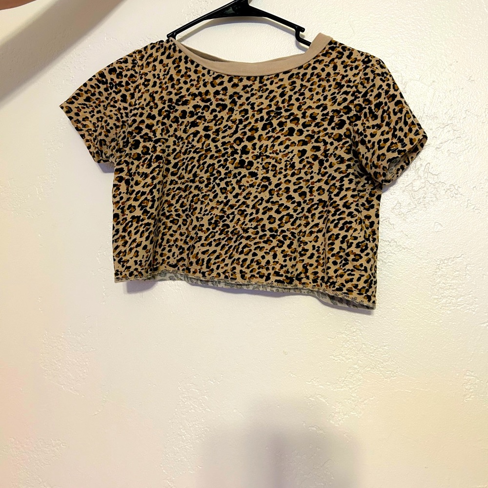Cropped cheetah print T-shirt